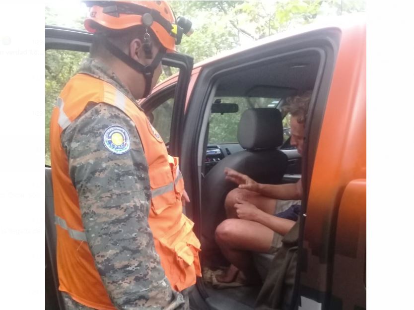 Encuentran a turista alemán extraviado en volcán de Fuego desde el fin de semana