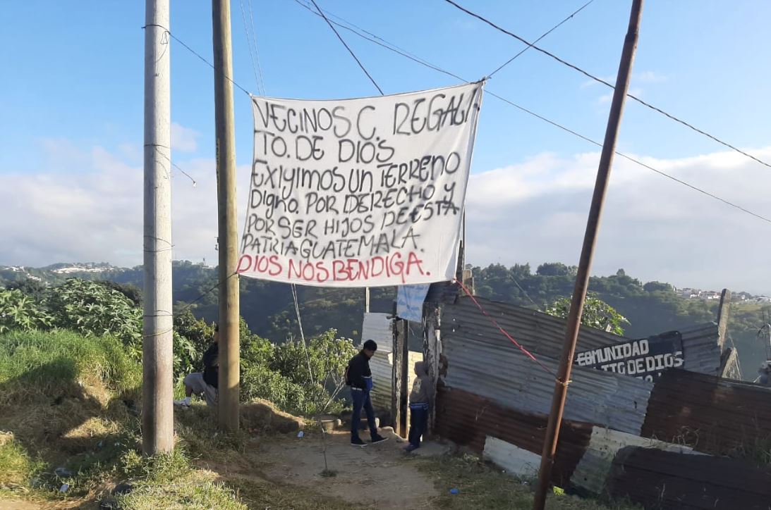 Vecinos de asentamientos en riesgo de Peronia son desalojados por el Ejército a un albergue temporal