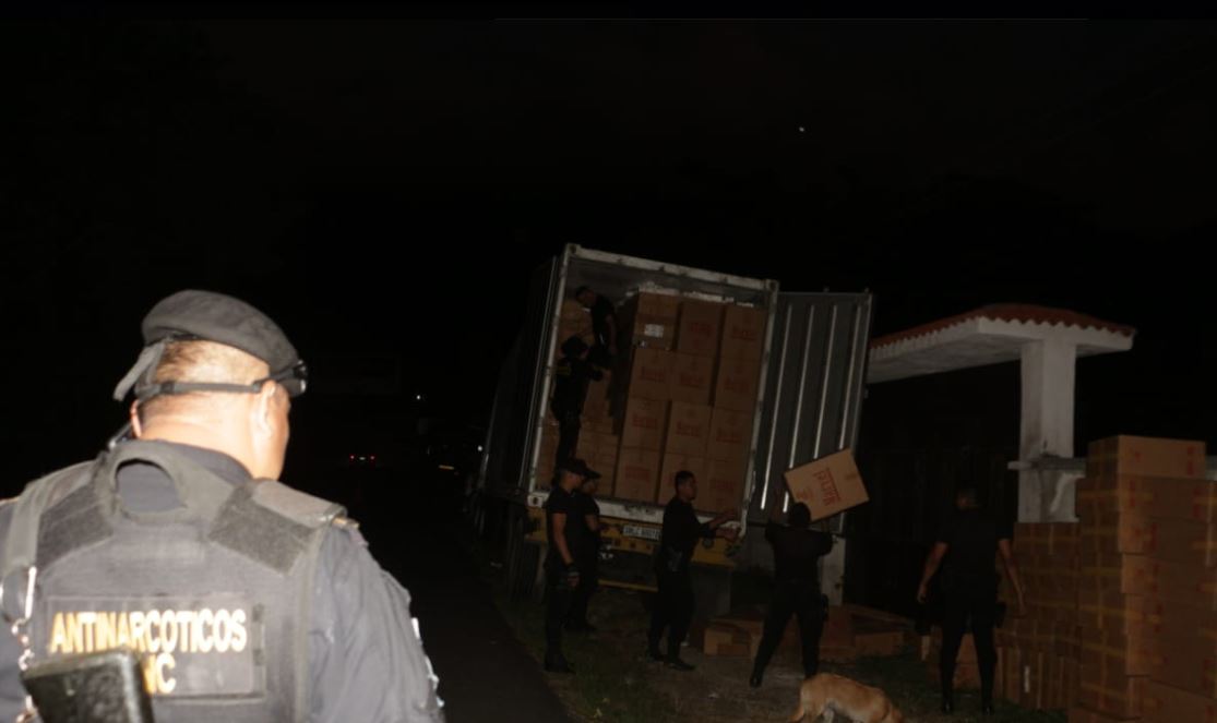 Hombre que transportaba diez millones de cigarrillos de contrabando queda ligado a proceso