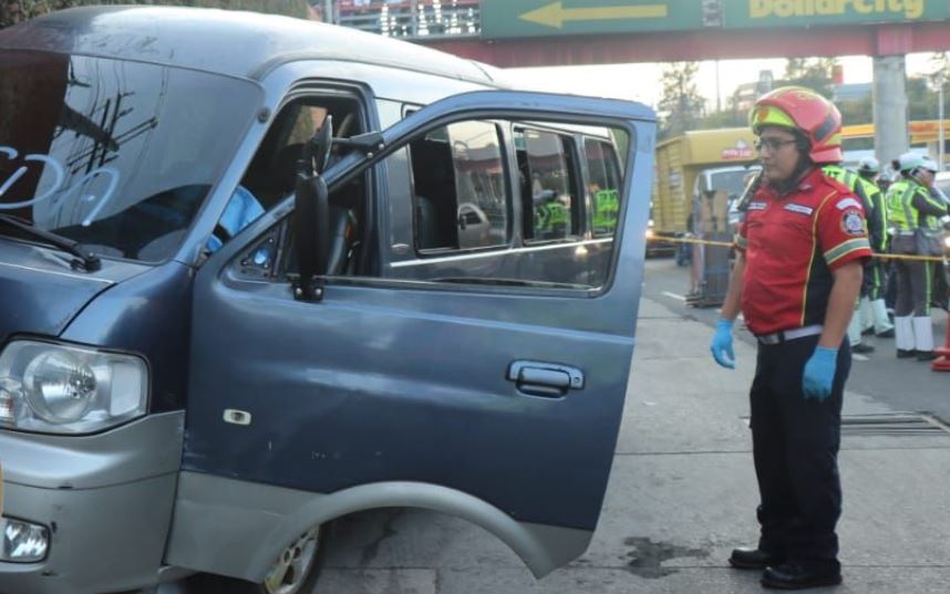 Ataque armado contra microbús deja dos muertos en la zona 18