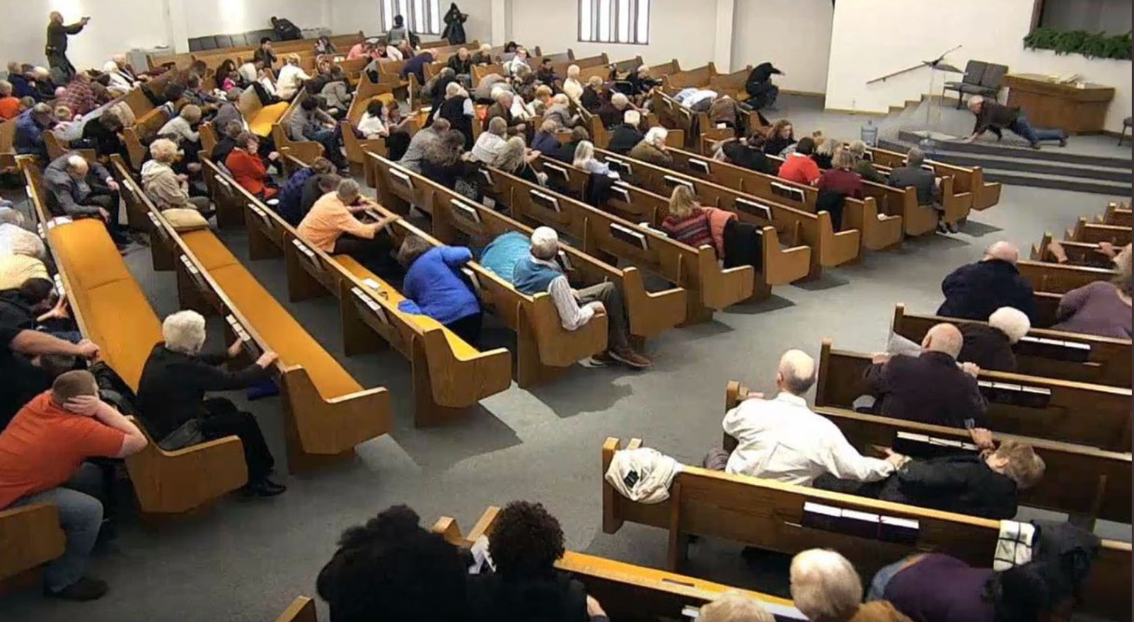Autoridades policiales responden a tiroteo en iglesia de Texas