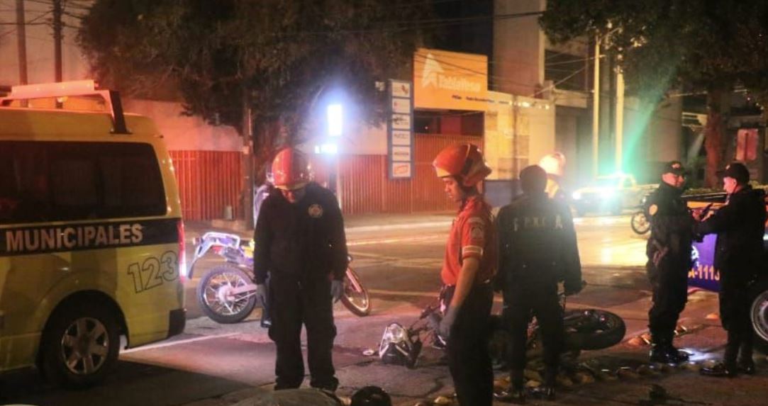 Motorista que recién había comprado su motocicleta se accidenta en zona 9 y muere