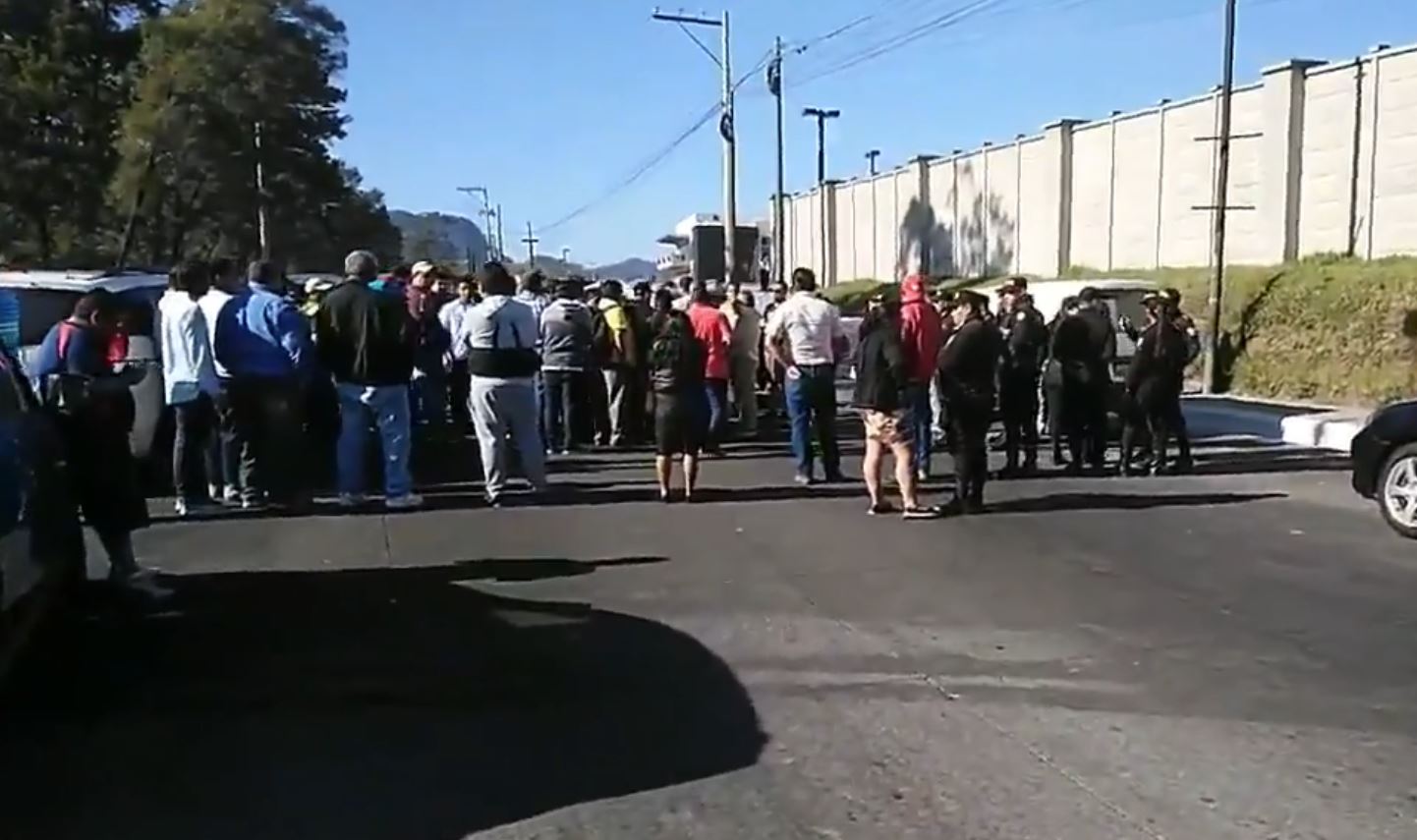 Tránsito paralizado en ruta al Pacífico por manifestación en contra de autopista