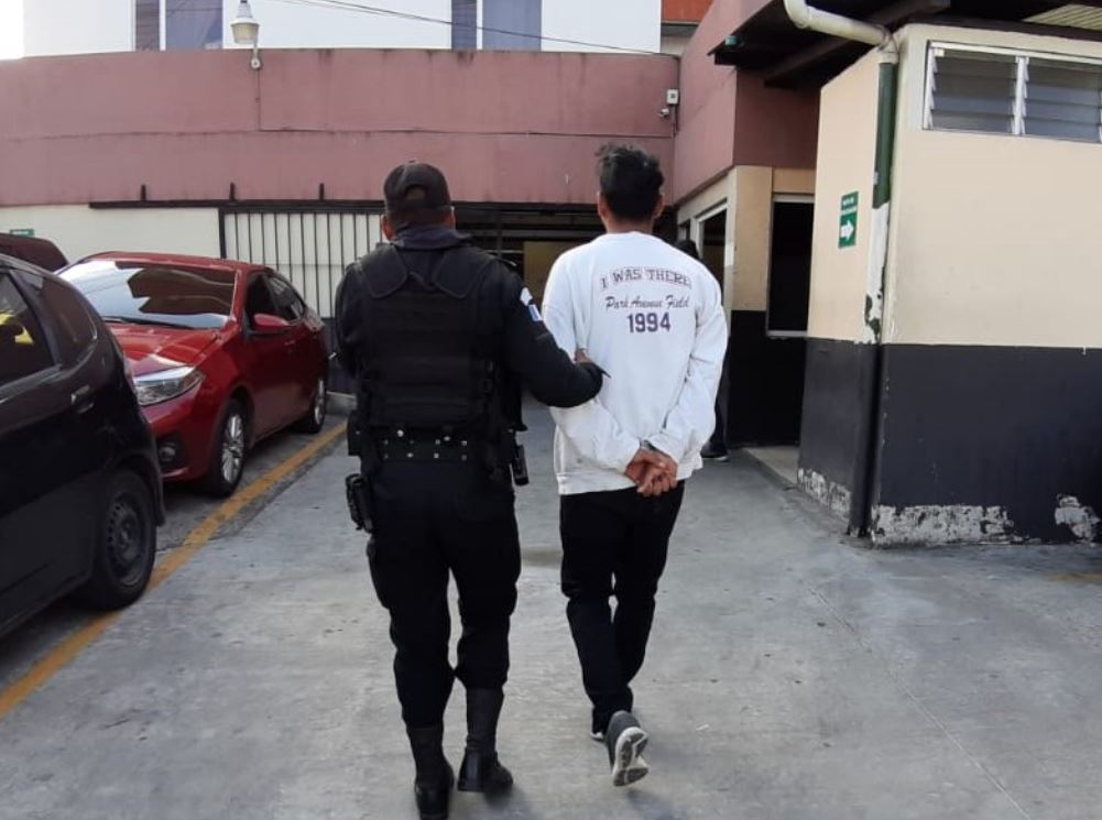 Celulares robados, papeletas y un capturado, este fue el resultado de los cateos a casas de prestamistas extranjeros