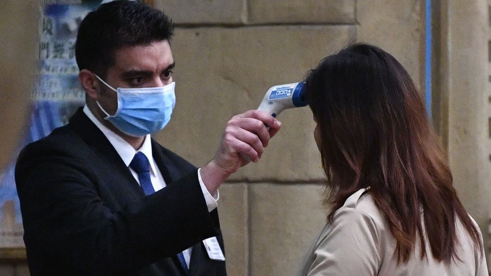 El virus chino “no es tan potente” como el síndrome respiratorio agudo, pero más contagioso