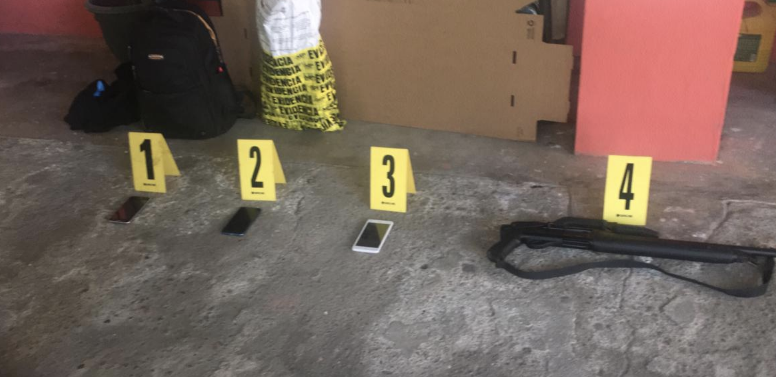Galería: Localizan armas, celulares y dinero en efectivo durante allanamientos en Escuintla