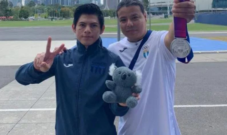 Jorge Vega consigue medalla de plata en mundial de gimnasia en Australia