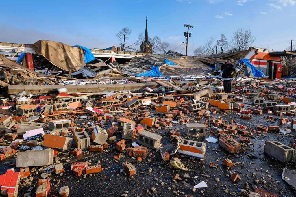 Fotos: tornados dejan devastación y al menos 22 muertos en Estados Unidos