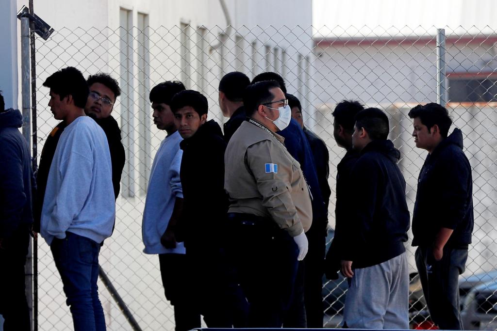 Coronavirus: Envían a hospital de Villa Nueva a dos deportados con fiebre