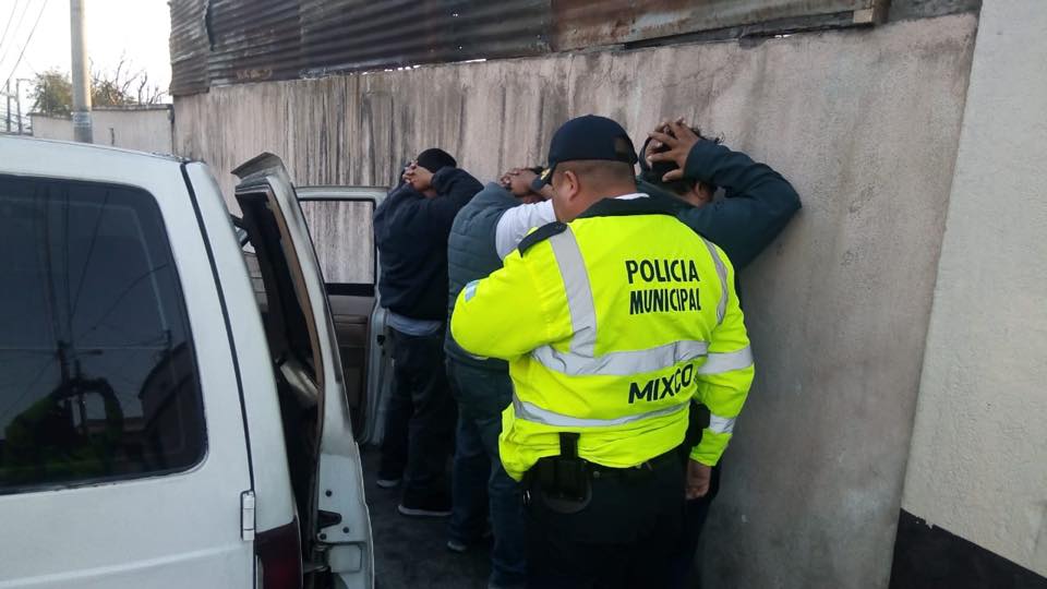 Ladrones de celulares llevaban secuestradas a varias personas en Mixco