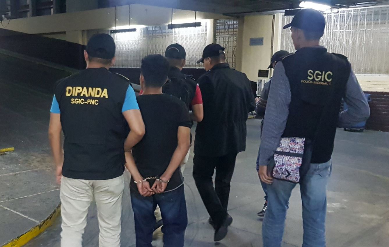 Ligan a proceso a hombre capturado cuando enterraba a adolescente de 14 años