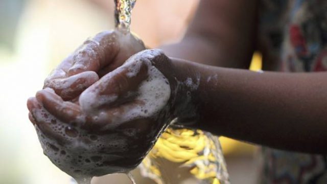 Ante coronavirus, expertos desaconsejan gel antibacterial casero: el jabón es lo más efectivo
