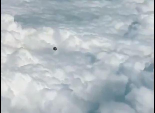 Piloto colombiano graba un supuesto OVNI a 30 mil pies de altura
