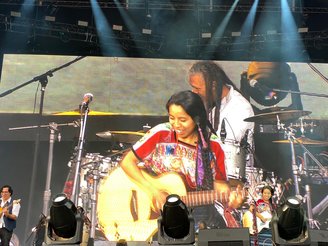 Video: así fue la presentación de Sara Curruchich en el Zócalo de México