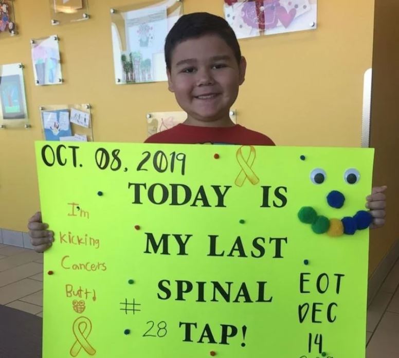 Video: Niño de 9 años no puede contener las lágrimas al enterarse que es su última quimioterapia