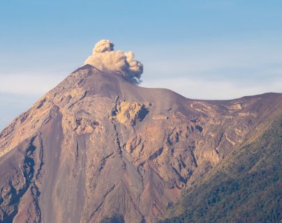 El volcán de fuego incrementa actividad
