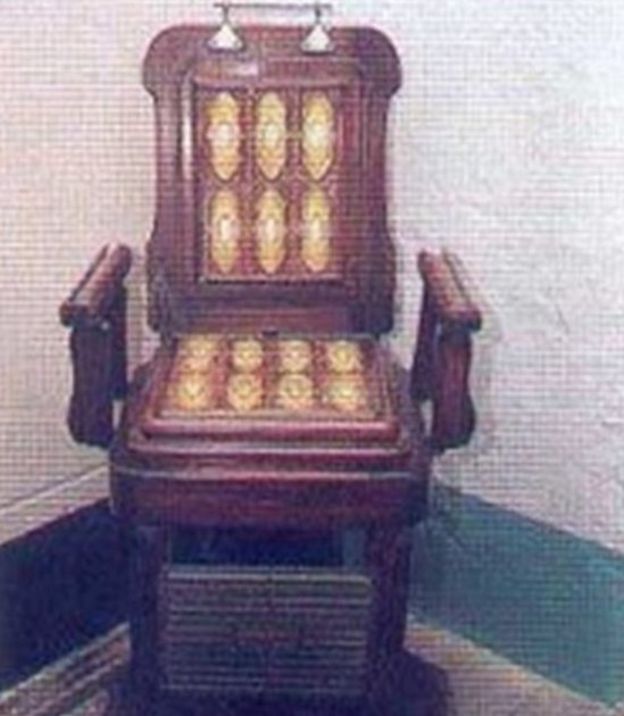  La silla de dentista que Pedro II convirtió en el trono papal. (Foto Guatevisión: Alcaldía de Barbosa)