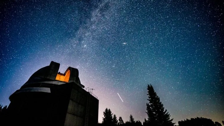 El experimento que da pistas sobre uno de los mayores enigmas cósmicos: por qué en el Universo hay más materia que antimateria