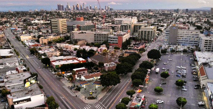 “Tarjetas para Angelinos” por el covid-19: migrantes recibirán ayuda de hasta US$1 mil 500 en California