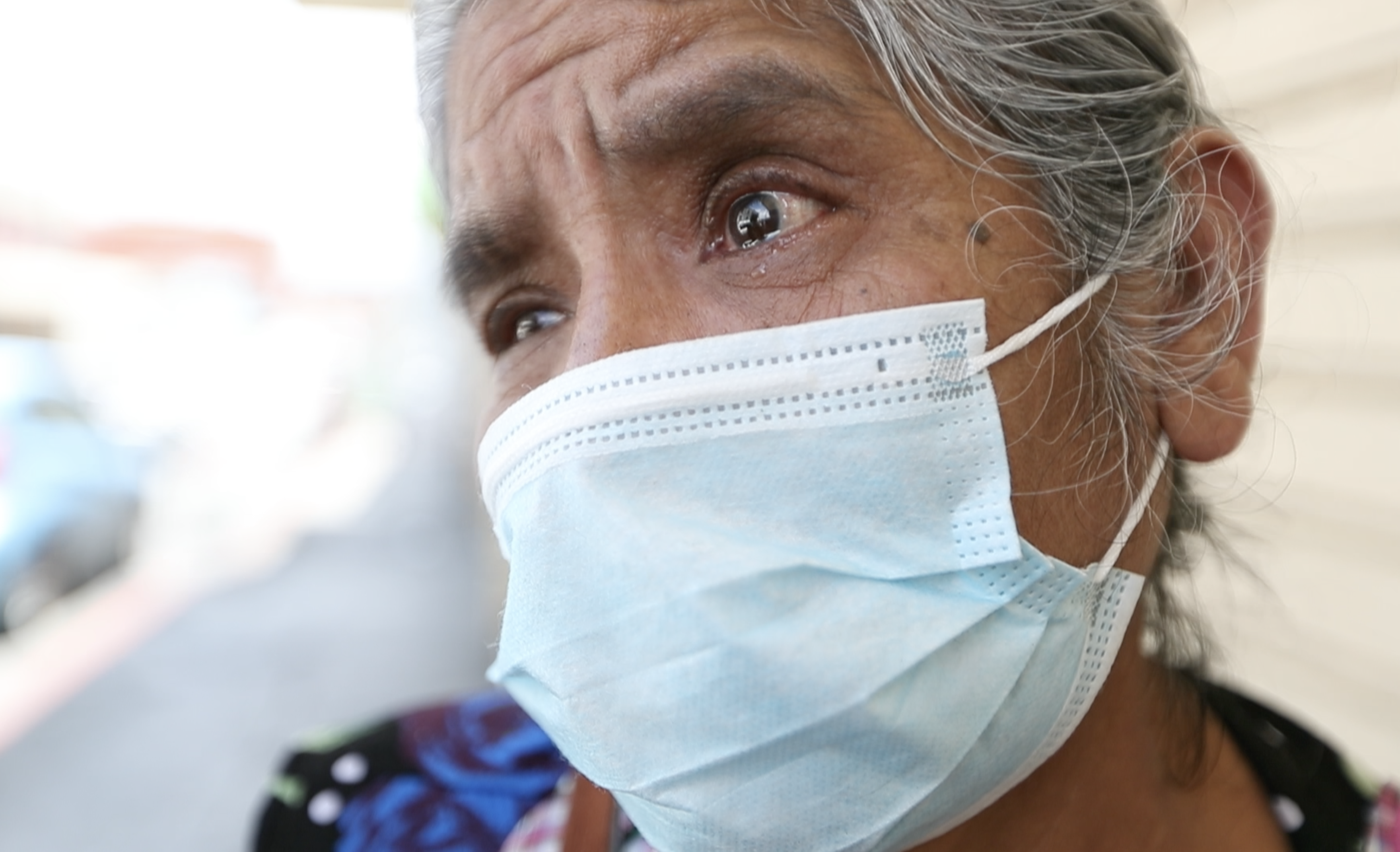Coronavirus: Son mayores de 60 años, pero la necesidad los obliga a romper las prohibiciones