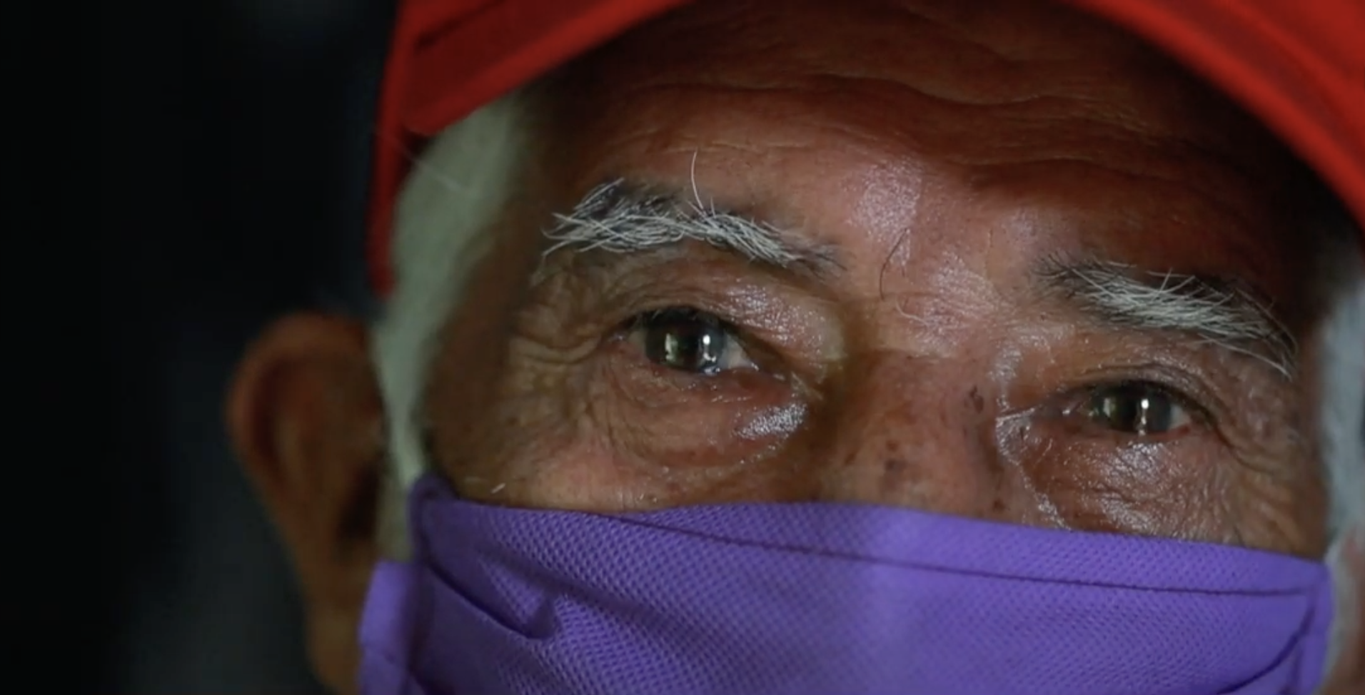 Banderas rojas la señal de SOS de los abuelitos por las medidas ante el coronavirus