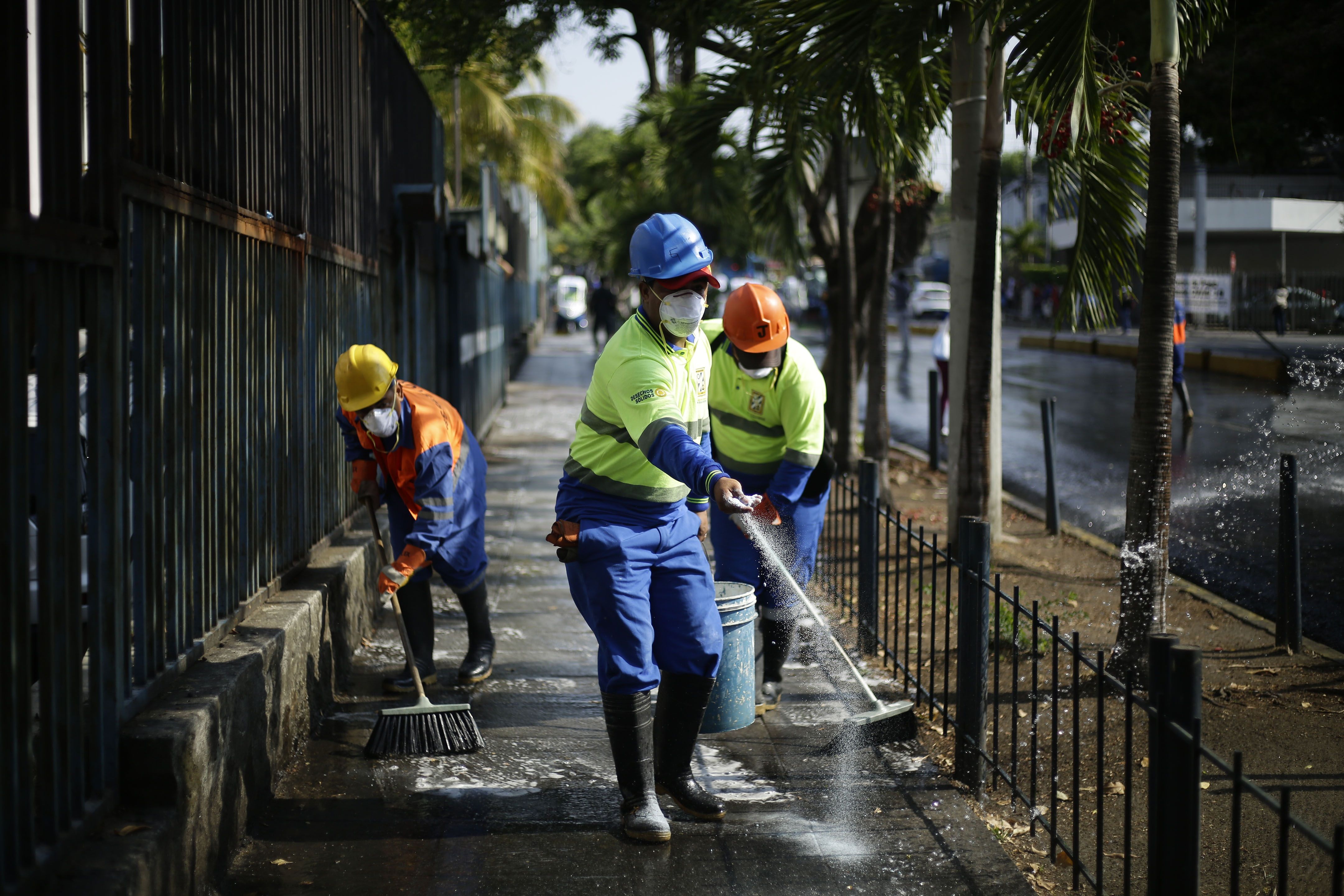 Limpieza en El Salvador en prevención del coronavirus.