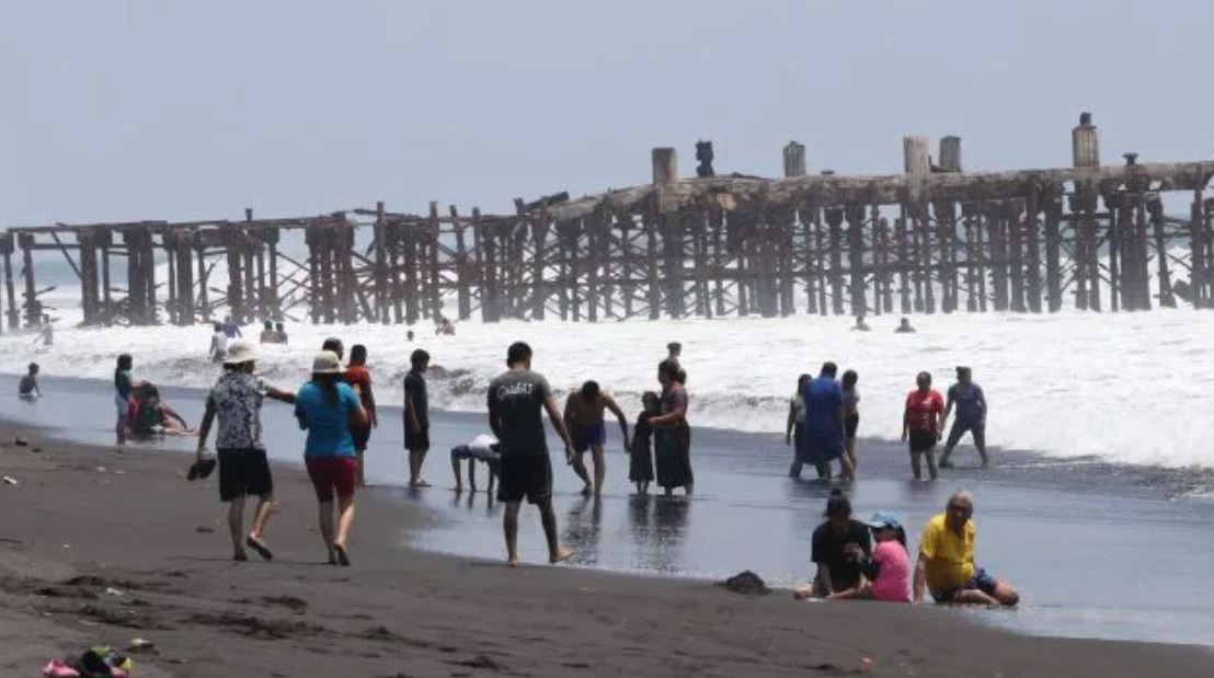 Centros comerciales ya no tienen restricción de horario y en alerta roja se podrán visitar playas y hacer ferias