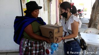 Cajas con el rostro de El Chapo Guzmán han sido distribuidas en México. 