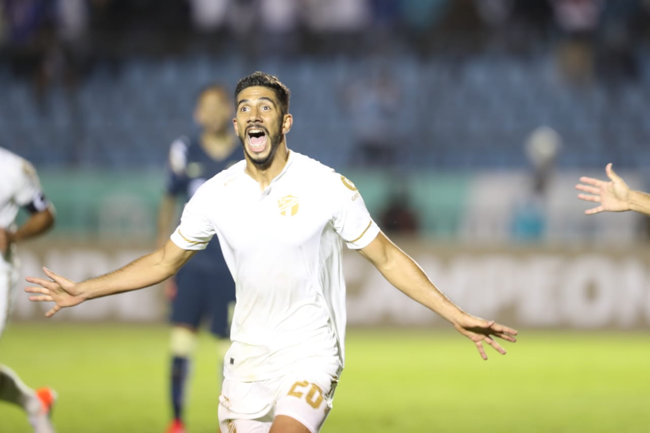 ¿Qué pasará con los campeones, descensos, ascensos y pago a los futbolistas por el coronavirus en Guatemala?