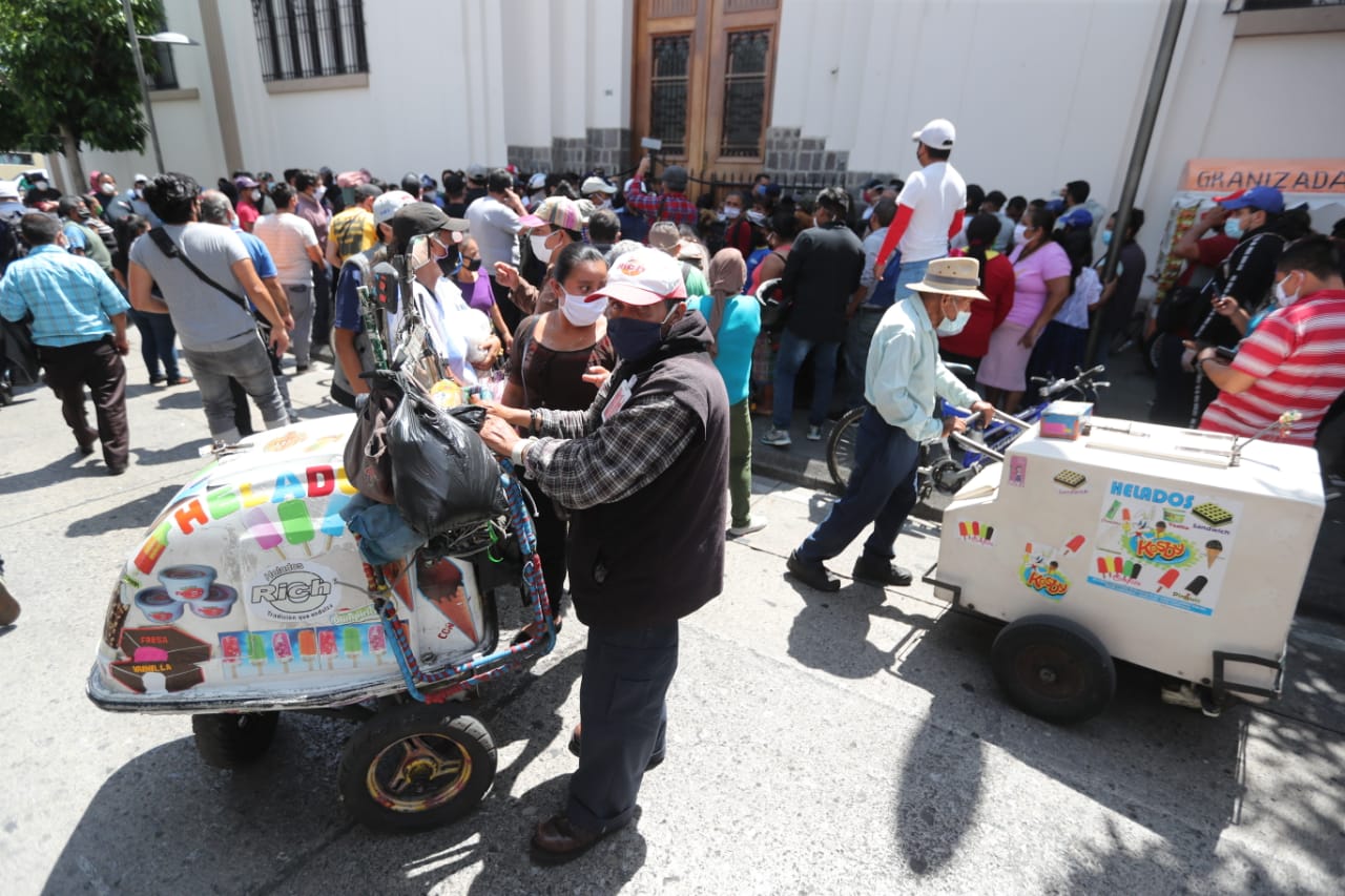 Protesta de la economía informal para reclamar la ayuda por coronavirus