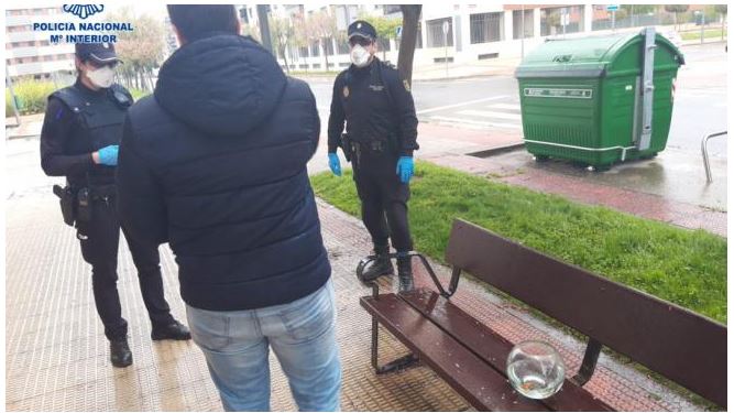 Hombre incumplió restricción del coronavirus por salir a pasear a sus peces en España