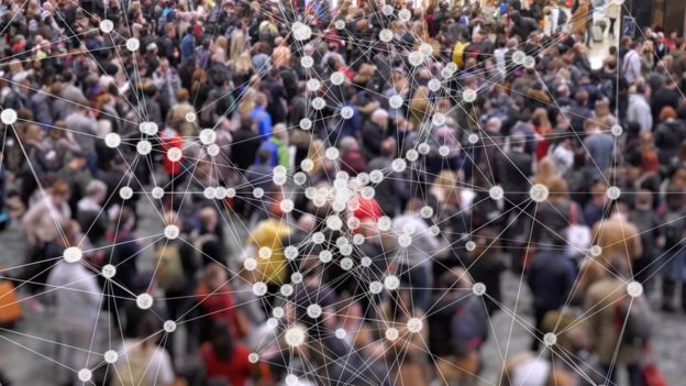  Entre más contacto haya entre las personas, mayor será el R0. (Foto Guatevisión: Getty Images)