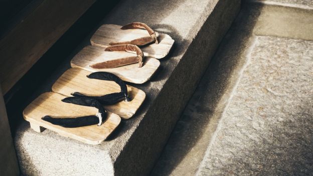 Las viviendas japonesas poseen una sección para poner los zapatos que se conoce como "genkan". (Foto Guatevisión: Getty Images)