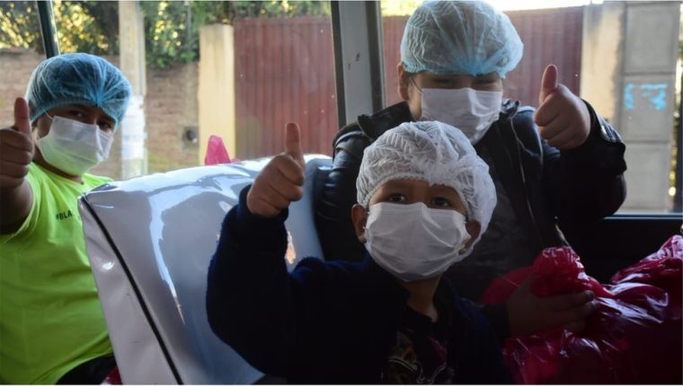 Coronavirus en Bolivia: la emotiva historia de los 8 primos que superaron juntos el covid-19 en el hospital