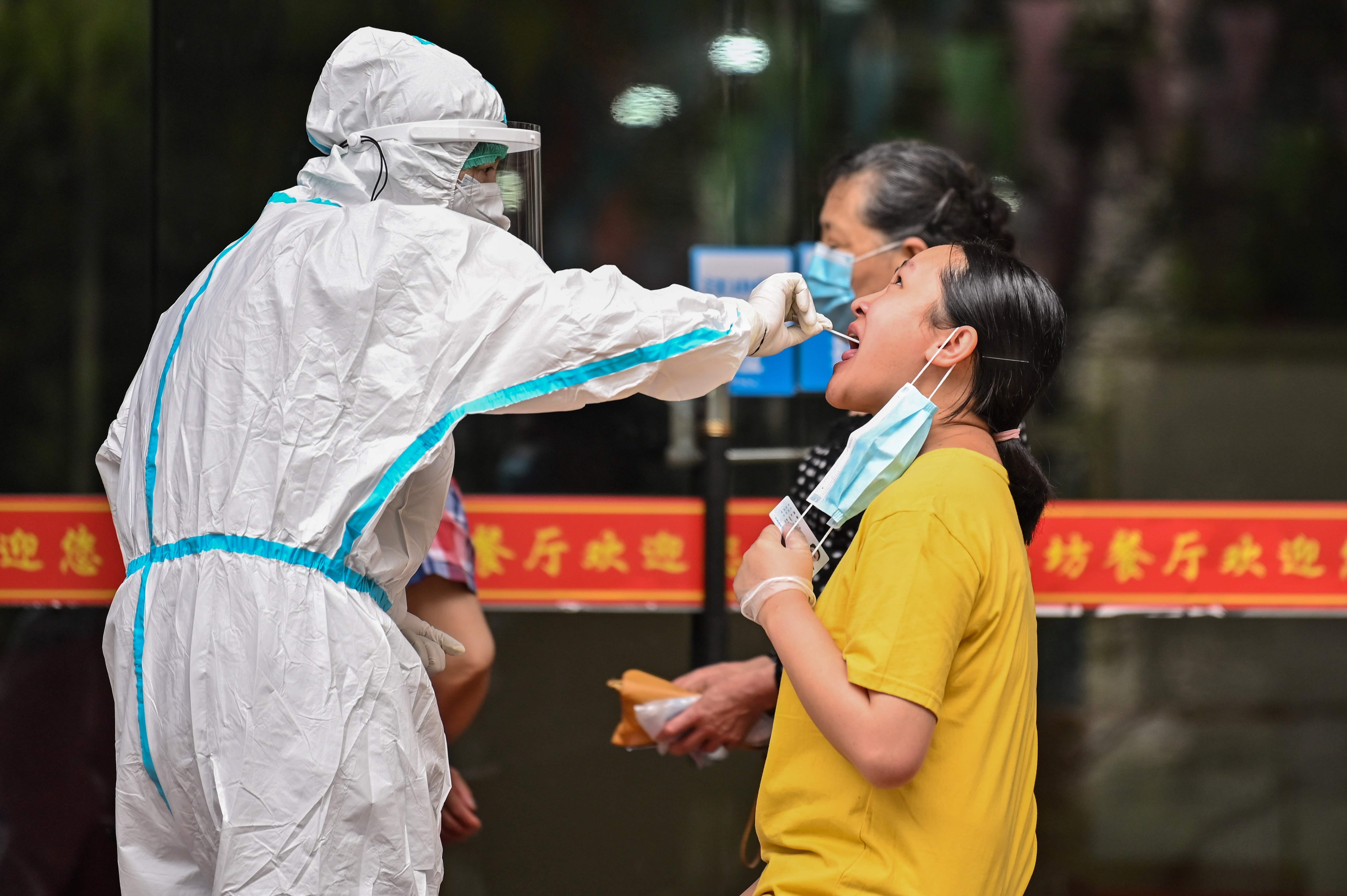 Un funcionario de China admitió que se destruyeron muestras del covid-19 al inicio de la pandemia. (Foto Guatevisión: Agence France-Presse)