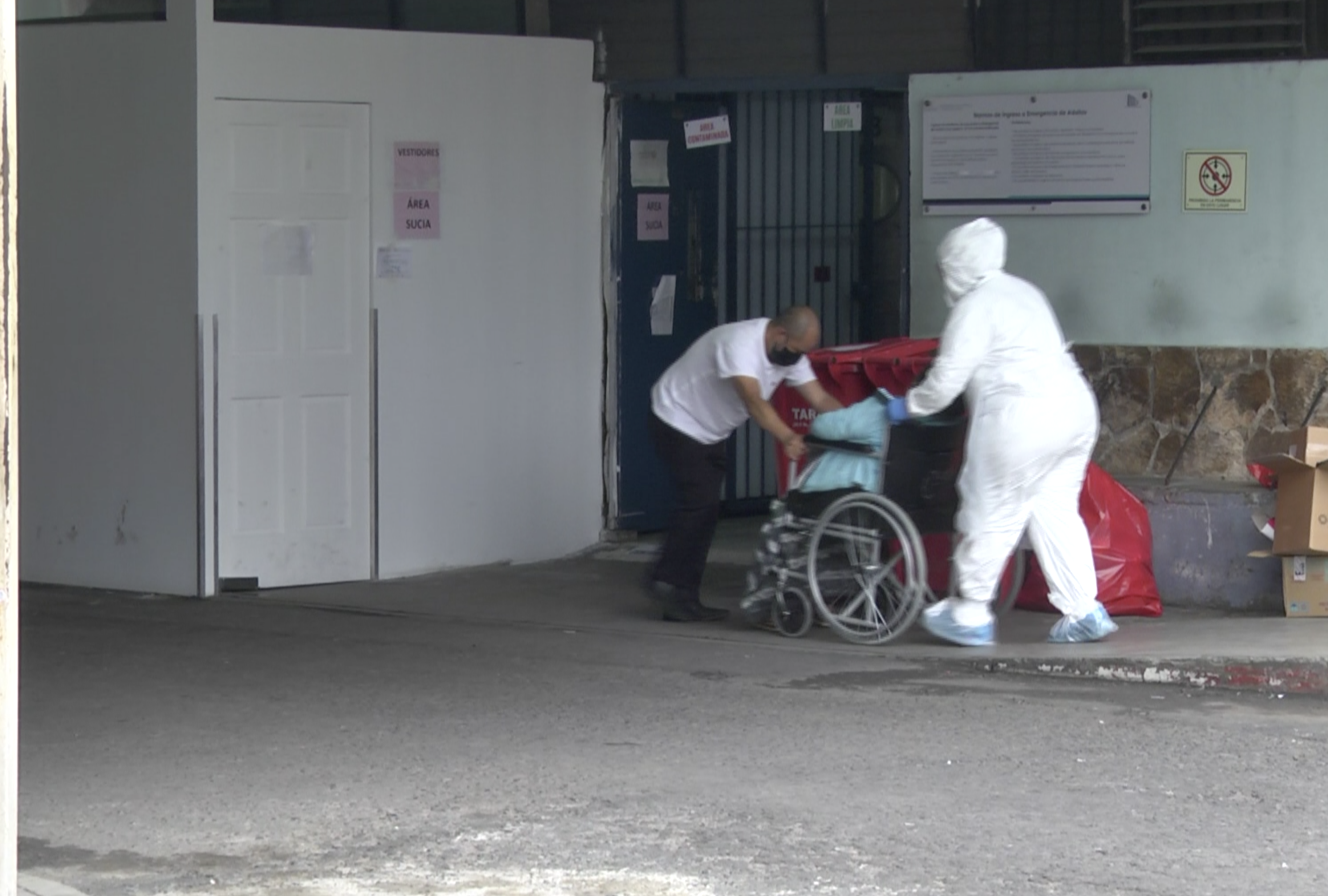 Coronavirus: "Estamos desesperados" dicen médicos ante colapso de hospitales