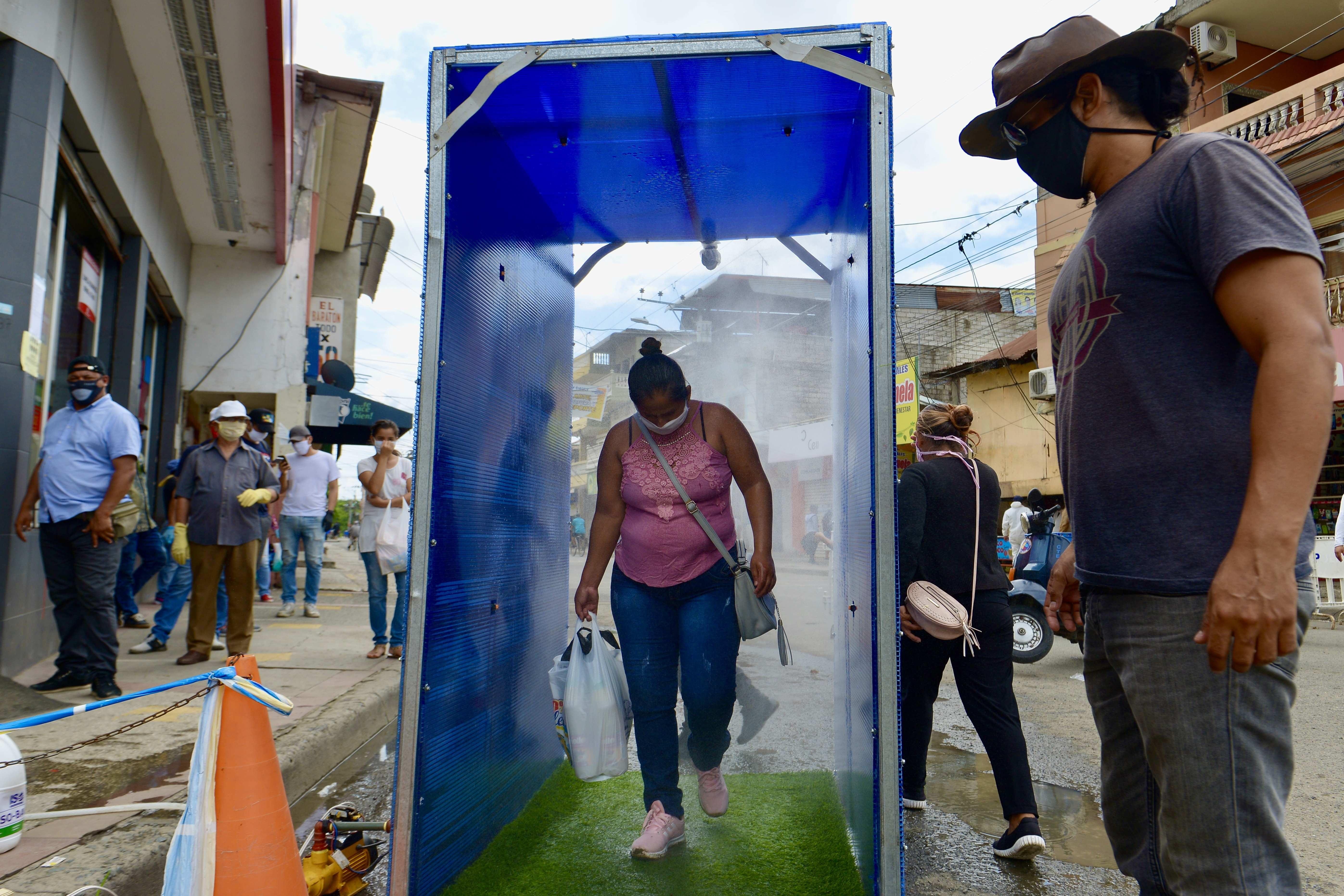 Coronavirus: ¿rociar las calles con desinfectante es eficaz o peligroso?
