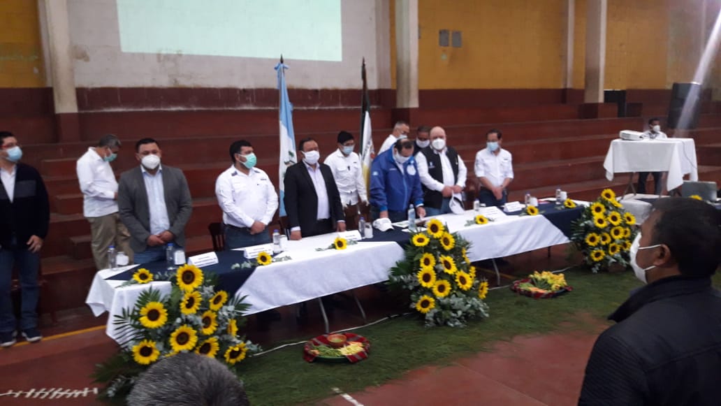 Un paciente con coronavirus murió en su casa porque el IGSS lo regresó, afirma Alejandro Giammattei
