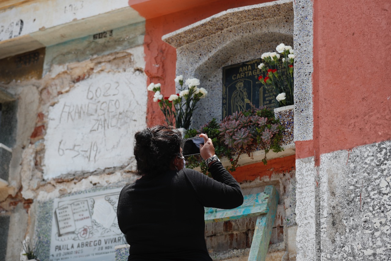 Así fue como el Coronavirus cambió la manera de llevar flores a los seres queridos durante el Día de la Madre