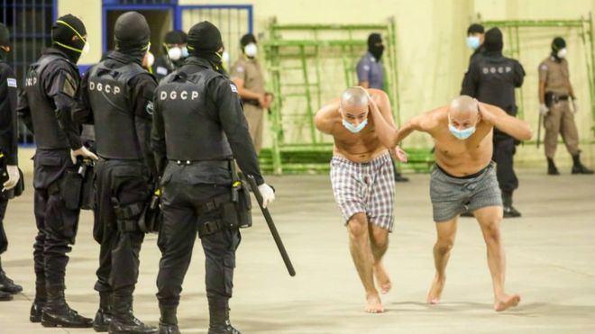 Bukele contra las maras | Vivanco de Human Rights Watch: “Los atroces delitos de los pandilleros no dan carta blanca a El Salvador para vengarse de esta manera”