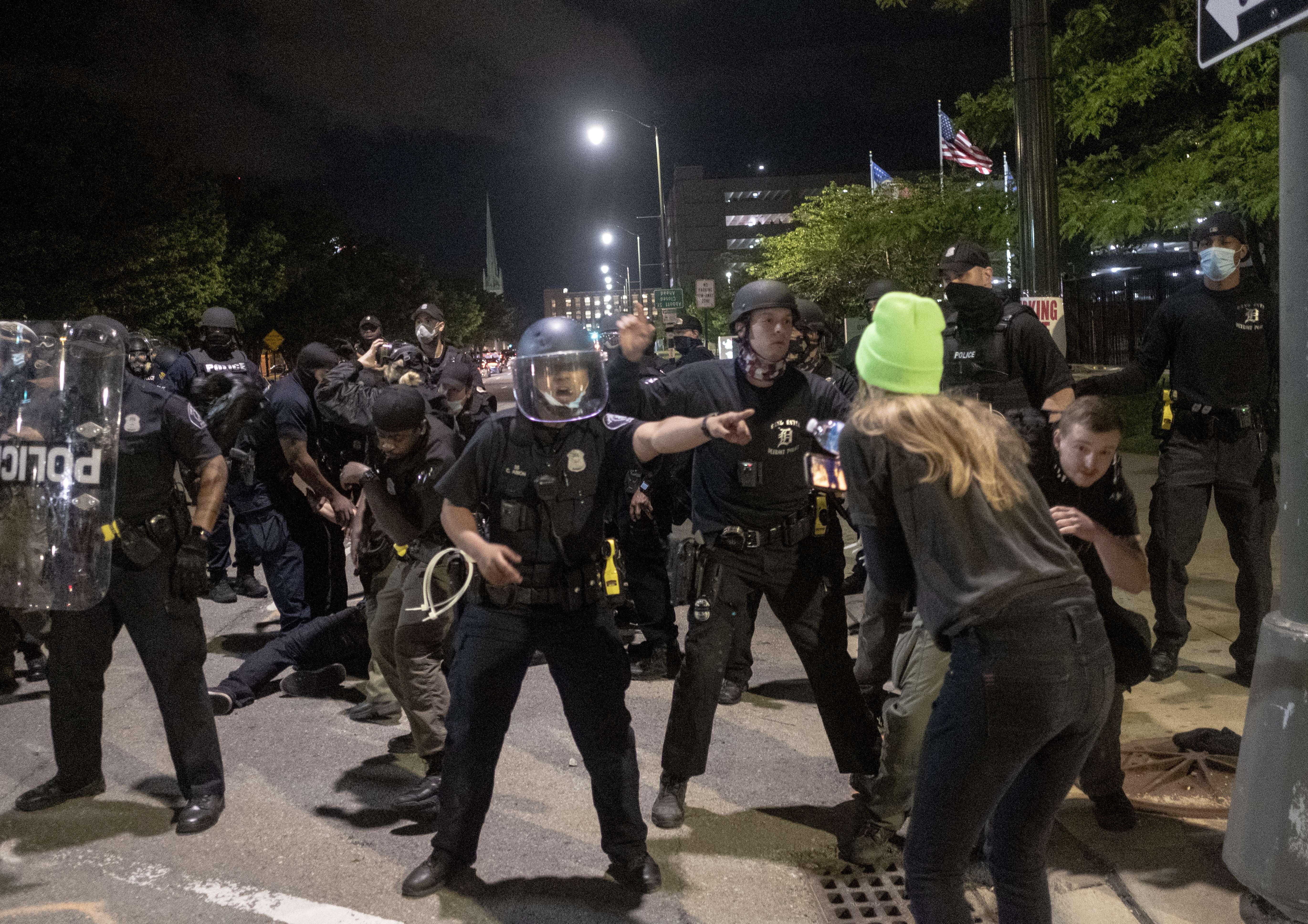 Policía de Nueva York embiste a protestantes que exigen justicia para George Floyd