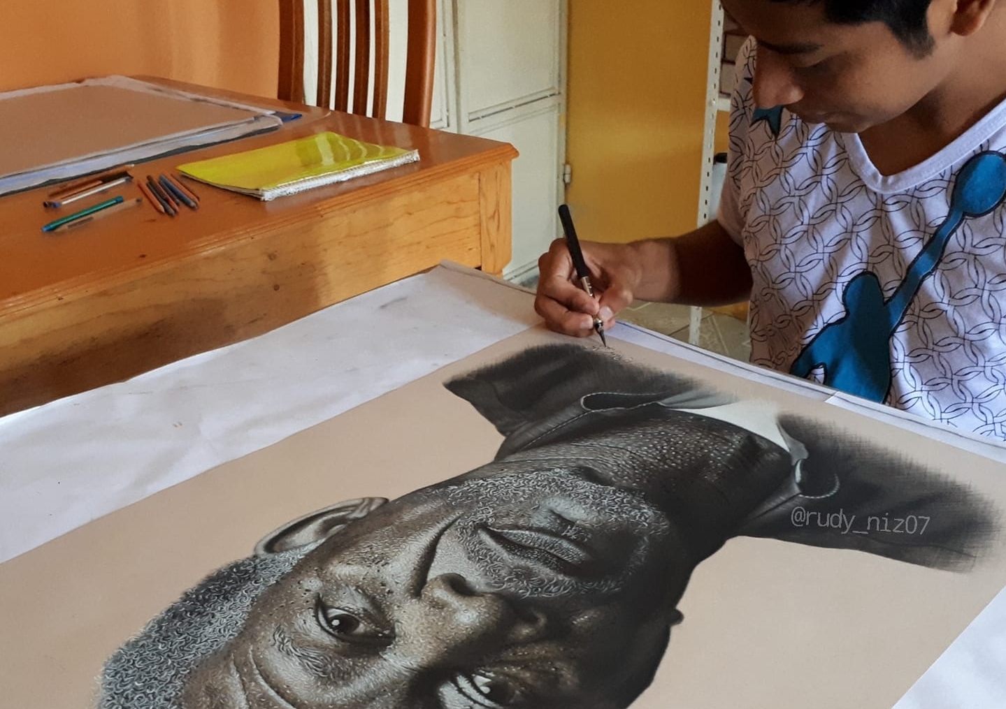 Morgan Freeman comparte obra del artista jalapaneco, Rudy Niz