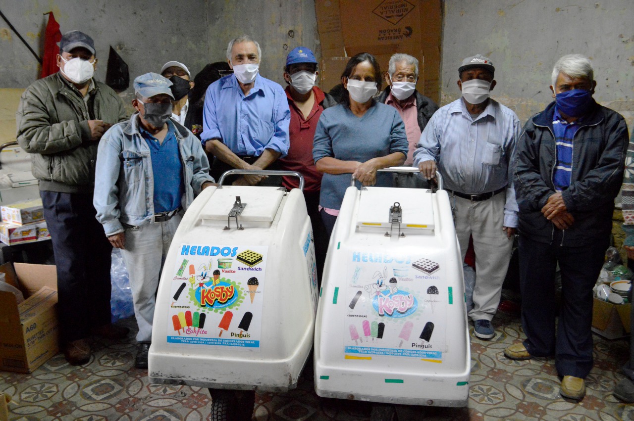 Abuelitos heladeros afectados por la pandemia del coronavirus