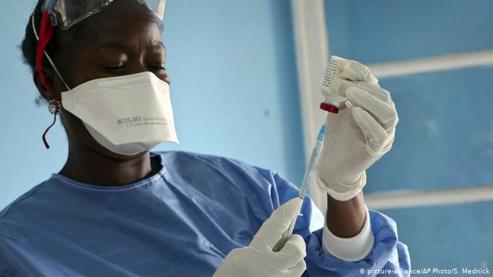 Carrera entre China y EE. UU. podría dificultar vacunación mundial contra el coronavirus