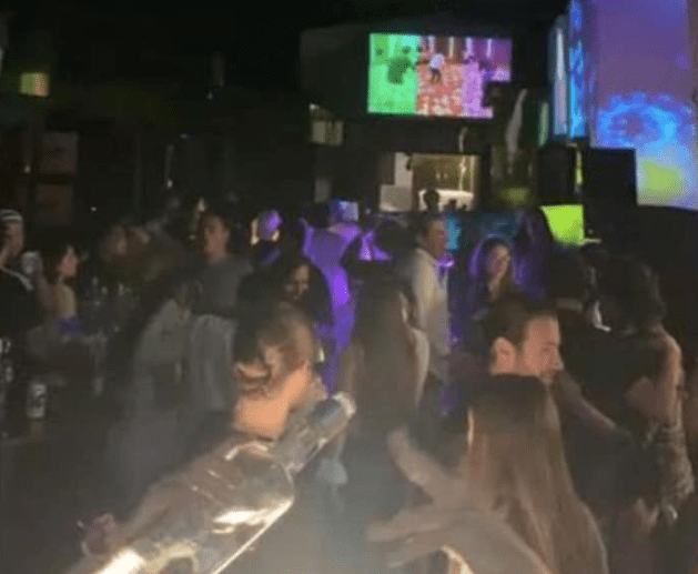 Fiesta clandestina en mueblería O3.