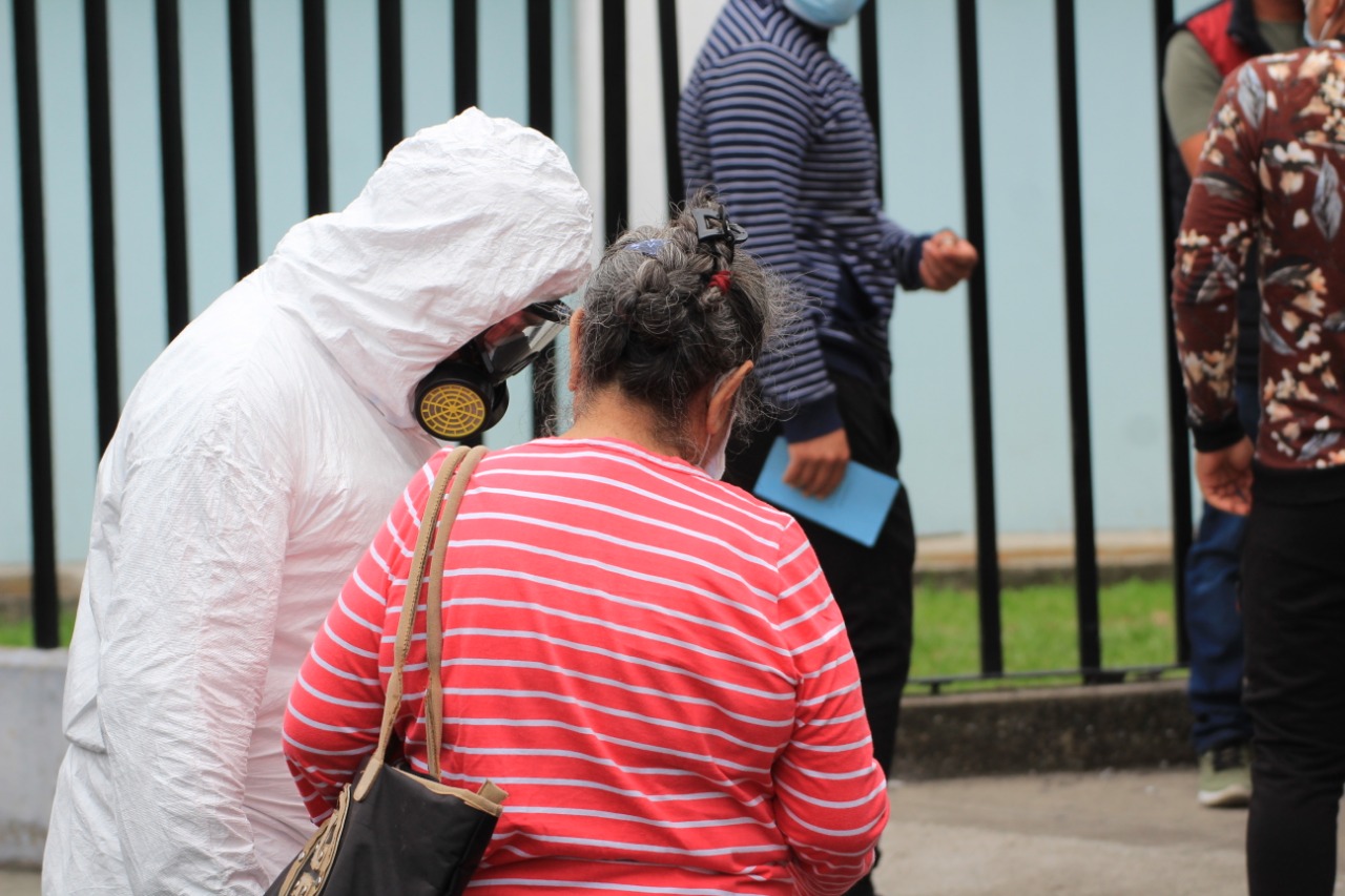 Odisea de una pesadilla: No logran encontrar hospital para su paciente con coronavirus