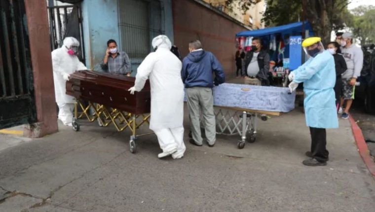 Estos son los protocolos para retirar los cuerpos de pacientes que han muerto por coronavirus en Guatemala, según el Ministerio de Salud