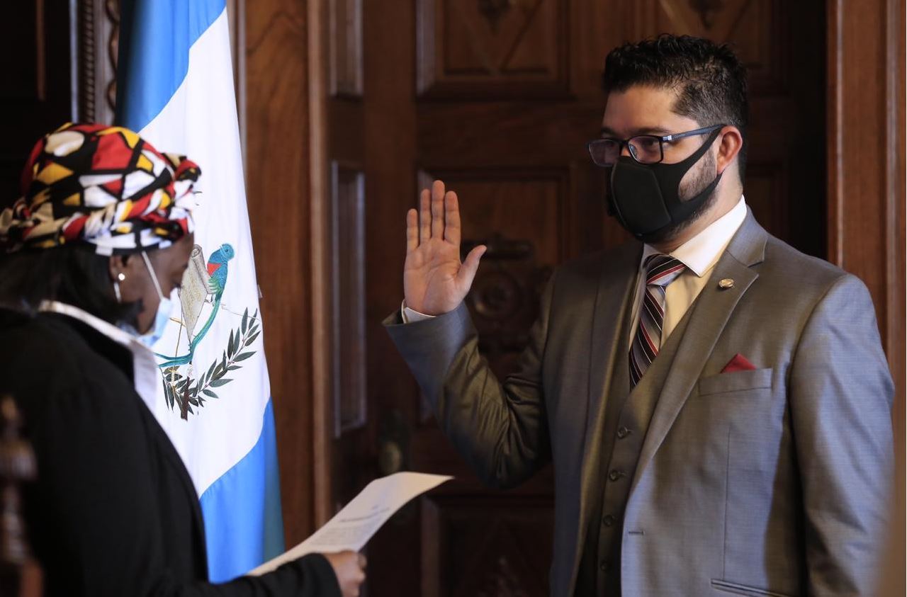 Carlos Sandoval deja la secretaría de Comunicación y es nombrado viceministro de Deporte y Recreación