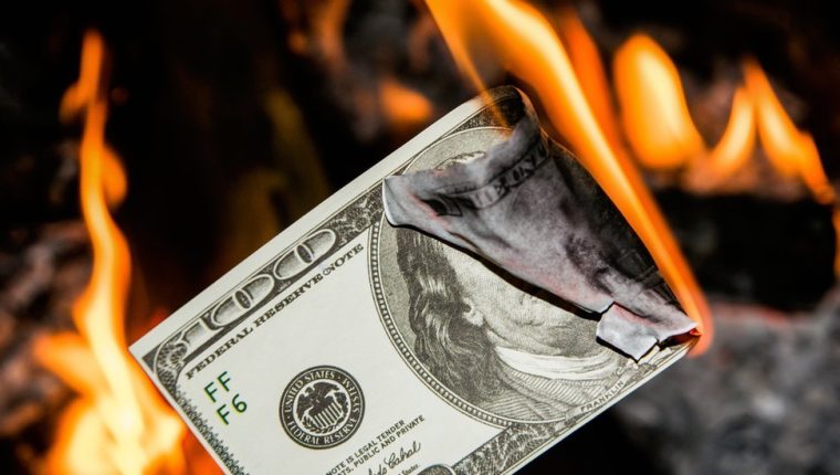 Crisis económica: 4 maneras de prestarle dinero a un amigo en tiempos de coronavirus (que te pueden ayudar a evitar una pelea)