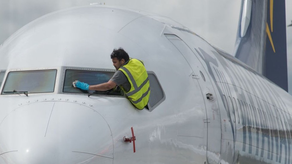 Coronavirus: cuáles son los métodos para desinfectar los aviones en medio de la pandemia